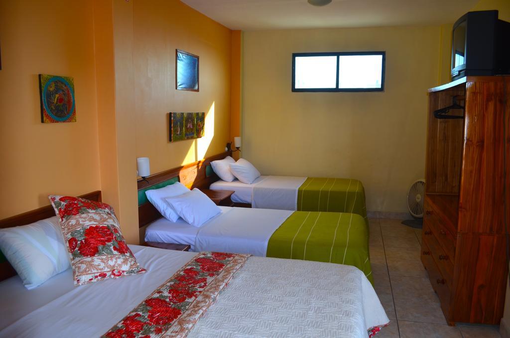 Hotel Dolphin House Puerto Baquerizo Moreno Exterior foto