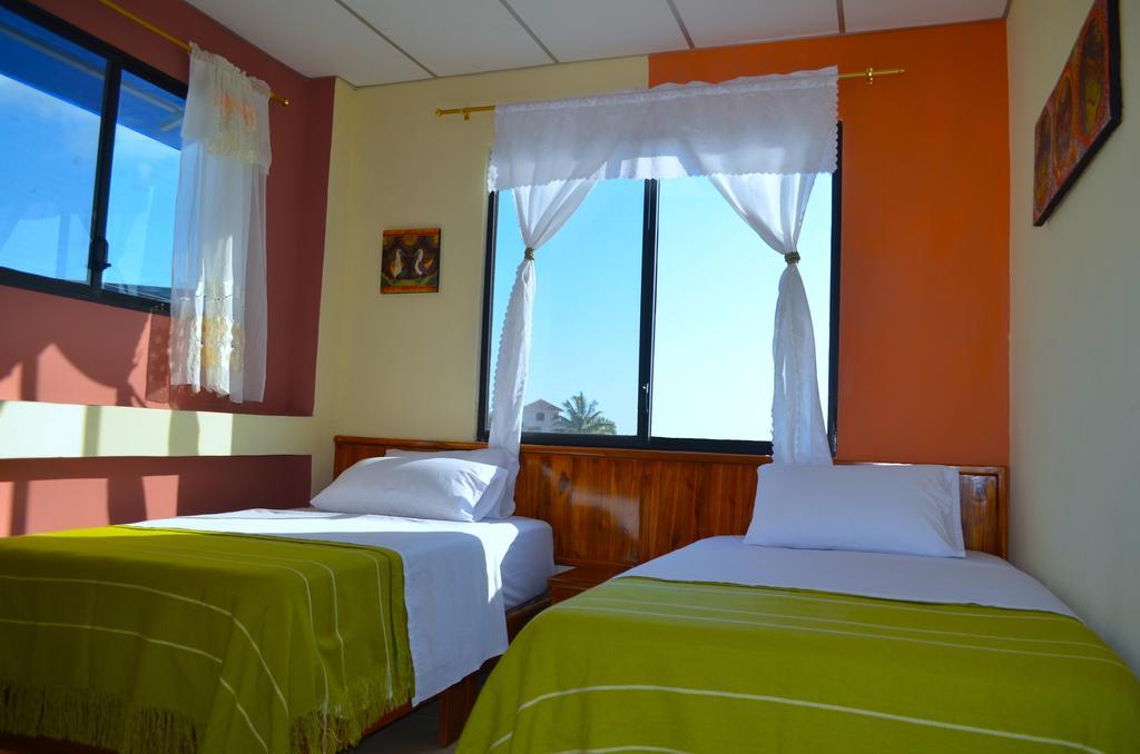 Hotel Dolphin House Puerto Baquerizo Moreno Exterior foto