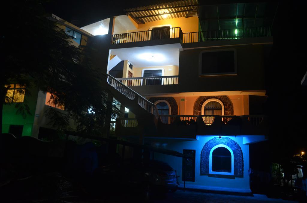 Hotel Dolphin House Puerto Baquerizo Moreno Exterior foto