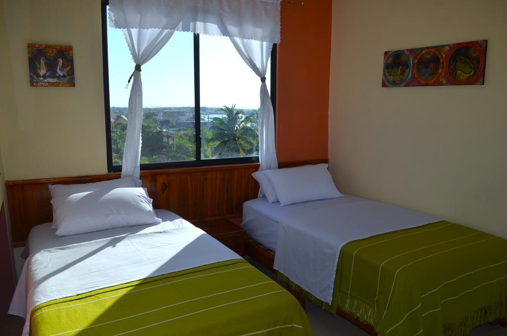 Hotel Dolphin House Puerto Baquerizo Moreno Exterior foto