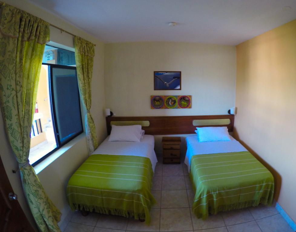 Hotel Dolphin House Puerto Baquerizo Moreno Exterior foto
