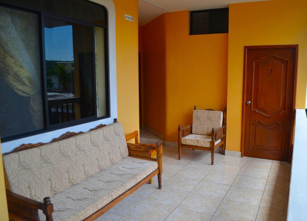 Hotel Dolphin House Puerto Baquerizo Moreno Exterior foto